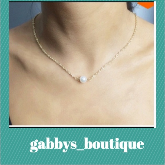 Jewelry - Gold pearl necklace