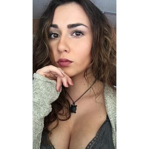 Meet your Posher, Kiana