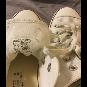 Converse all star low top sneakers. Like new