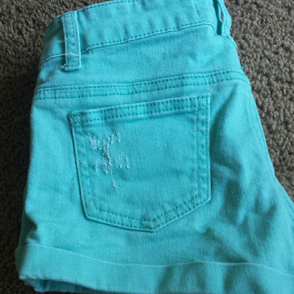 Shorts - Picture 3 of 4