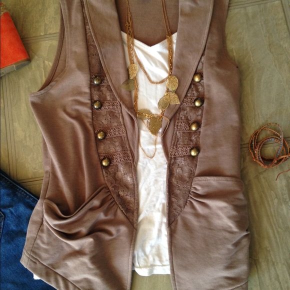 I'm a soldier button up vest - Picture 2 of 2