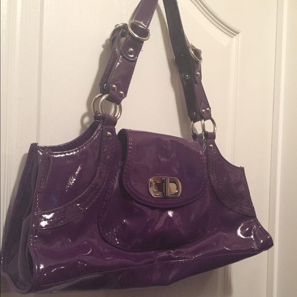 BEAUTIFUL PATENT LOOK HOBO BAG