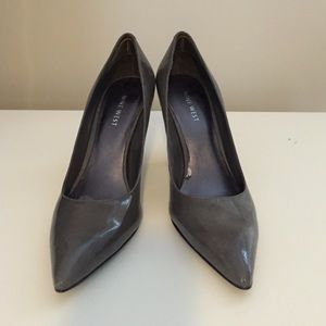 Nine West, gray patten leather heels