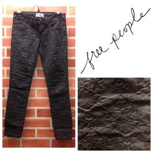 FREE PEOPLE black "lace" skinny jeans - size 25