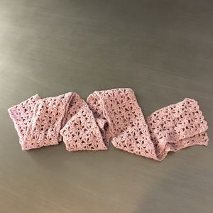 Light purple/pink knitted scarf
