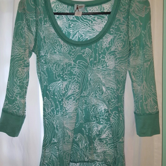 Top - Picture 2 of 2