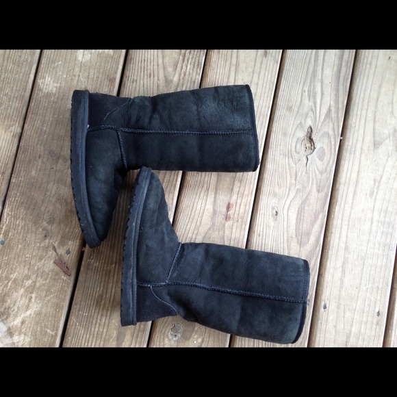 Black tall uggs size 6