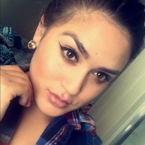 Meet your Posher, Esmeralda