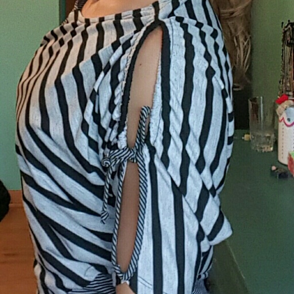 Top - Picture 2 of 2