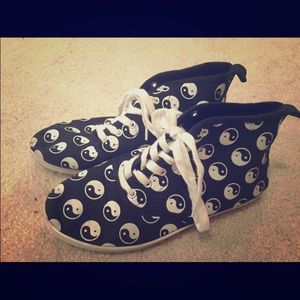 UNIF style Yin and Yang Sneakers