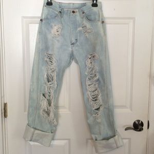 Destroyed boyfriend jeans wranglers