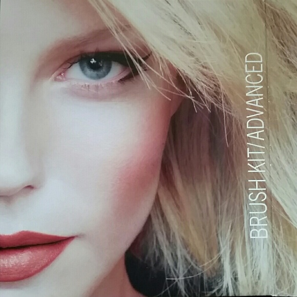 Meet your Posher, Nicole - Picture 1 of 1