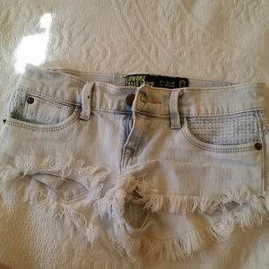 Cute low rise shorts!