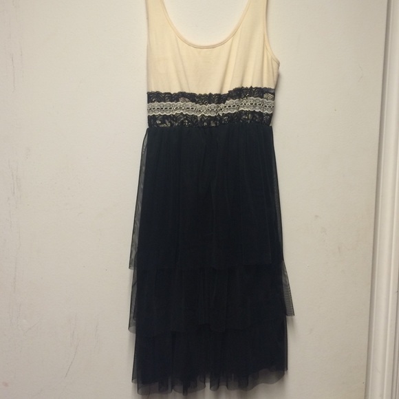 Black and cream dress🎀