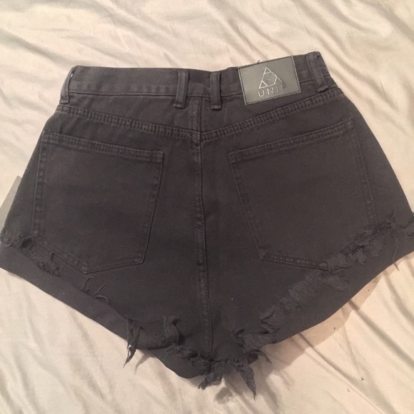 UNIF Vada Shorts - Picture 2 of 5