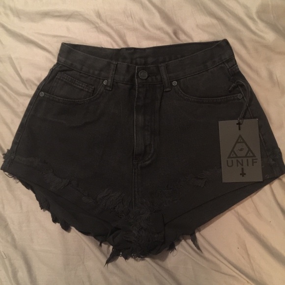 UNIF Vada Shorts - Picture 3 of 5
