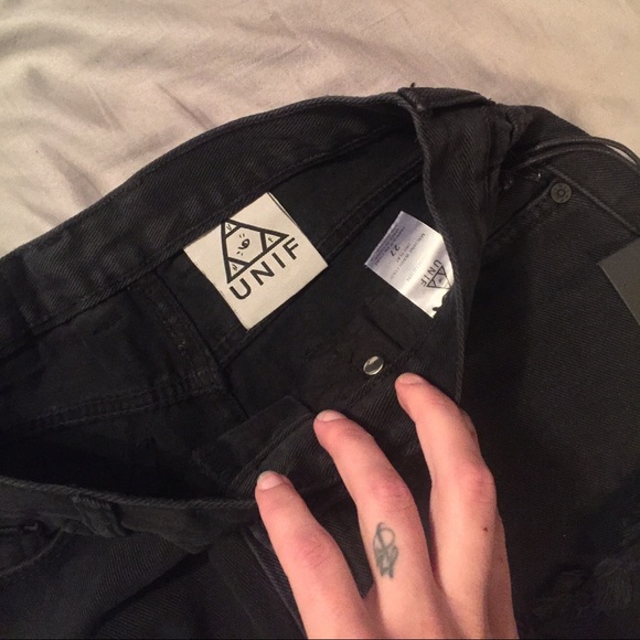 UNIF Vada Shorts - Picture 4 of 5