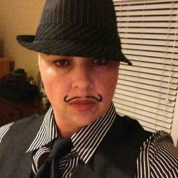 Meet your Posher, Laura - Picture 2 of 2