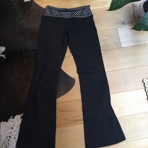 NWOT Lululemon reversible black groove pants flare