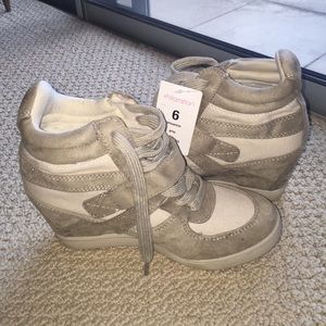 NWT Women's Athletic High Top