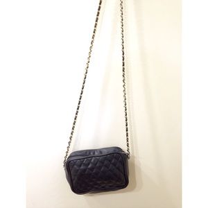 ‼️👝Vintage Black Gold Chain Crossover Bag 👝‼️