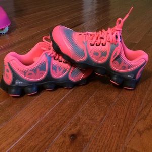 Women's Reebok tennis shoes size  7 1/2