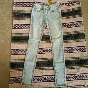 Light acid wash skinny