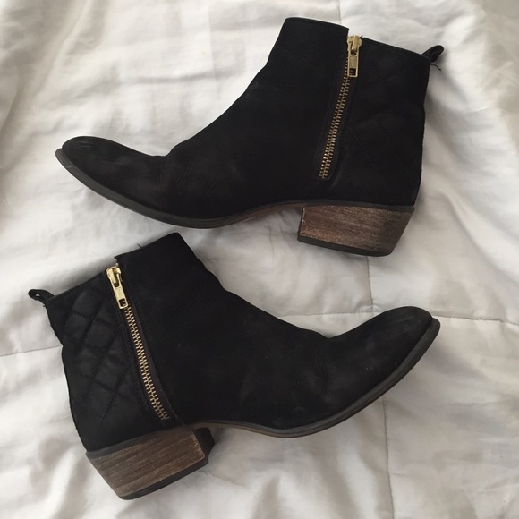 Steve Madden Shoes - Black zip up suede steve madden booties!