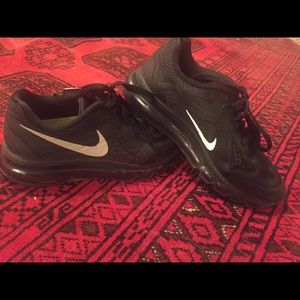 Nike Air Max- worn twice- black paid $179