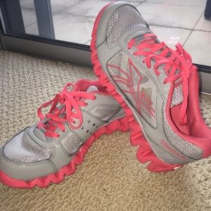 Reebok ZigTech Shark Running Shoe - 6