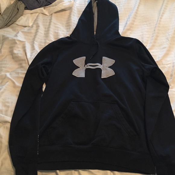 Women's Under Armour sweatshirt size medium.