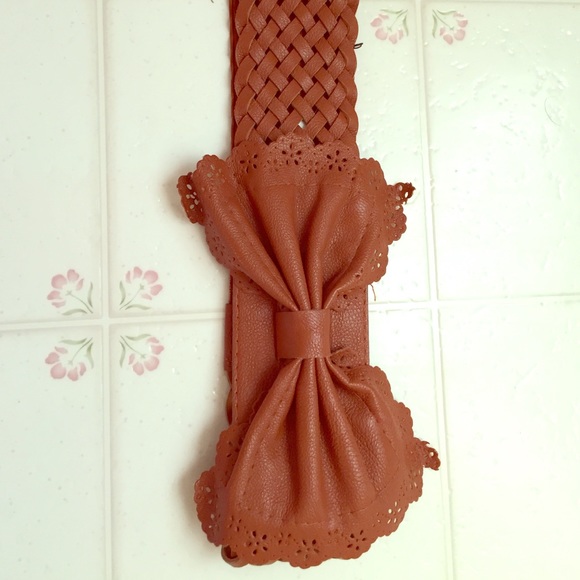 Brown Bow Center Belt