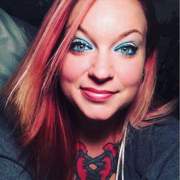 Meet your Posher, Manda
