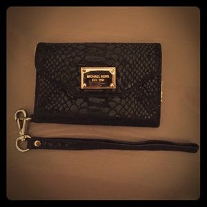 Michael Kors iPhone 4 wallet case