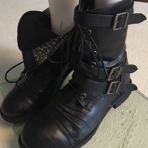 Combat boots