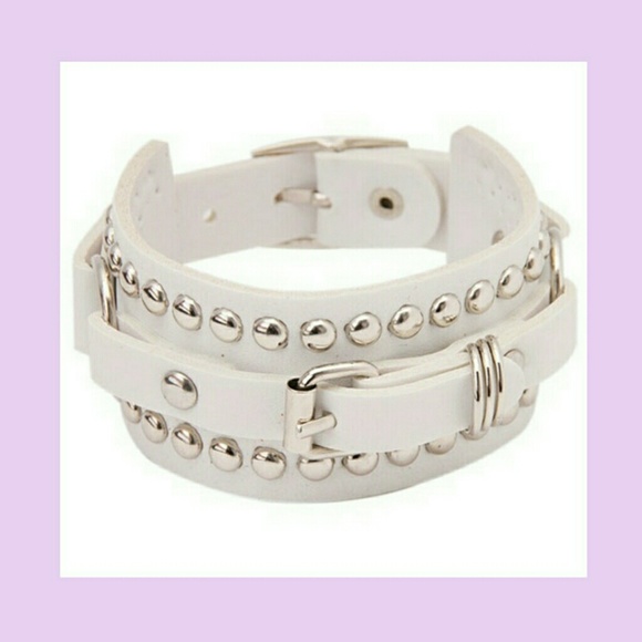 BOTIQUE  Jewelry - 💖WHITE LEATHER BRACELET💖