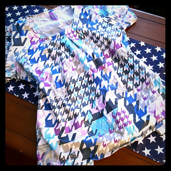 Patterned nursing scrub top