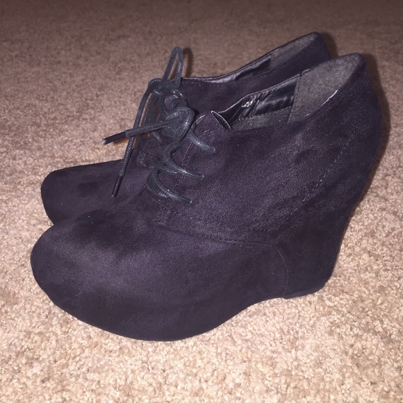 Black suede-like wedges