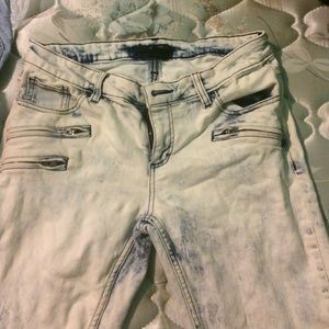 Forever 21 distressed denim jeans