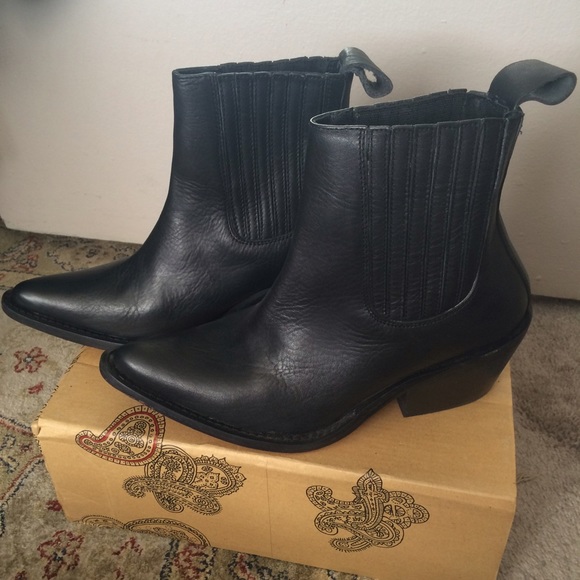 ✨MAKE ME OFFERS✨ Western-Style Ankle Booties
