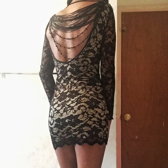 Scoop back, Laced dress - Picture 1 of 4