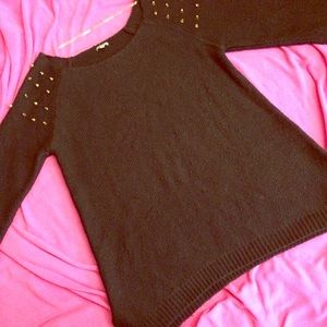 Studded sweater !!💀🎀