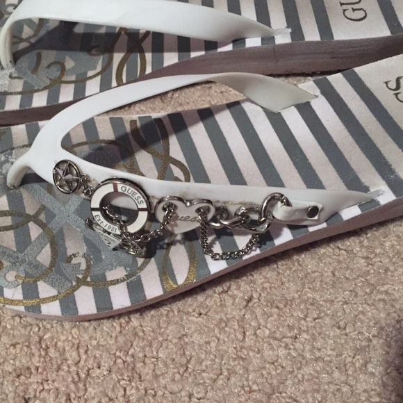 guess flip flops - Picture 2 of 2
