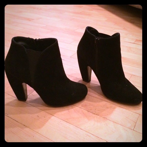 Steve Madden suede black booties