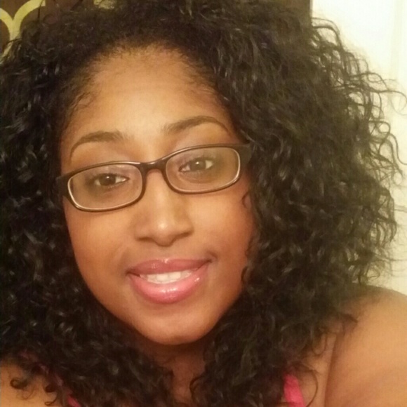 Meet your Posher, Ylanda - Picture 2 of 3