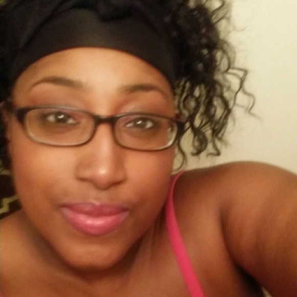 Meet your Posher, Ylanda - Picture 3 of 3