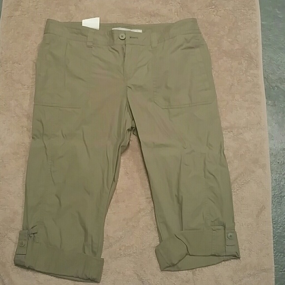 (NWT) Olive Green Capri Pants