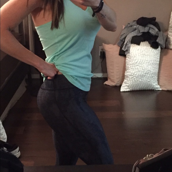 Under Armour workout pants - Picture 2 of 4