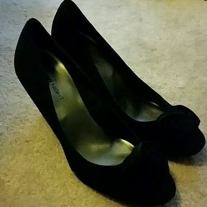 Knot faux-suede high heels