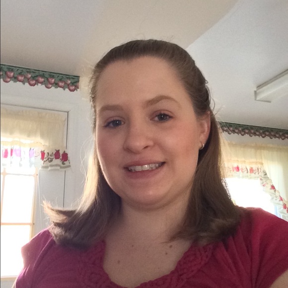 Meet your Posher, Danielle - Picture 3 of 3